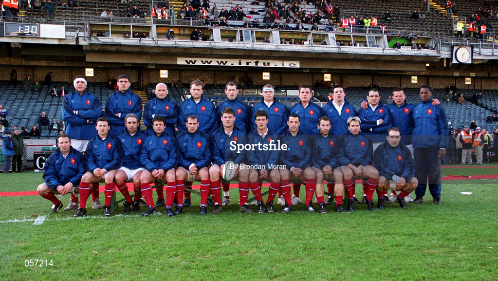 17 February 2001; The France team prior to the Lloyds TSB Six Nations Rugby Championship match between Ireland and France at Lansdowne Road in Dublin. Photo by Brendan Moran/Sportsfile