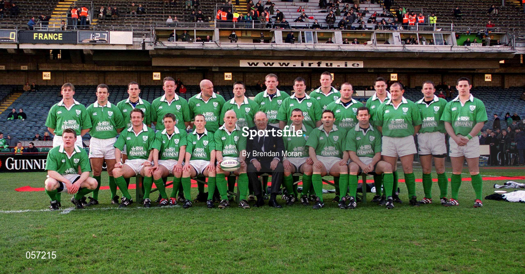 17 February 2001; The Ireland squad with IRFU President Eddie Coleman prior to the Lloyds TSB Six Nations Rugby Championship match between Ireland and France at Lansdowne Road in Dublin. Photo by Brendan Moran/Sportsfile