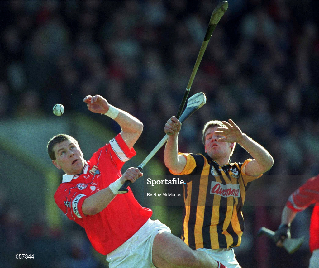 24 February 2001; Cork's Diarmuid O'Sullivan in action against Kilkenny's Tom Drennan during the Allianz National Hurling League Division 1B match between Cork and Kilkenny at Páirc Uí Chaoimh in Cork. Photo by Ray McManus/Sportsfile