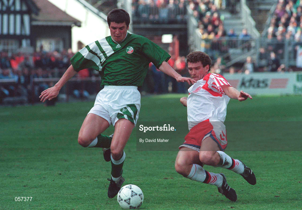 28 April 1993; Roy Keane of Republic of Ireland in action against John Jensen of Denmark during FIFA World Cup Qualifier between Republic of Ireland and Denmark at Lansdowne Road in Dublin. Photo by David Maher/Sportsfile