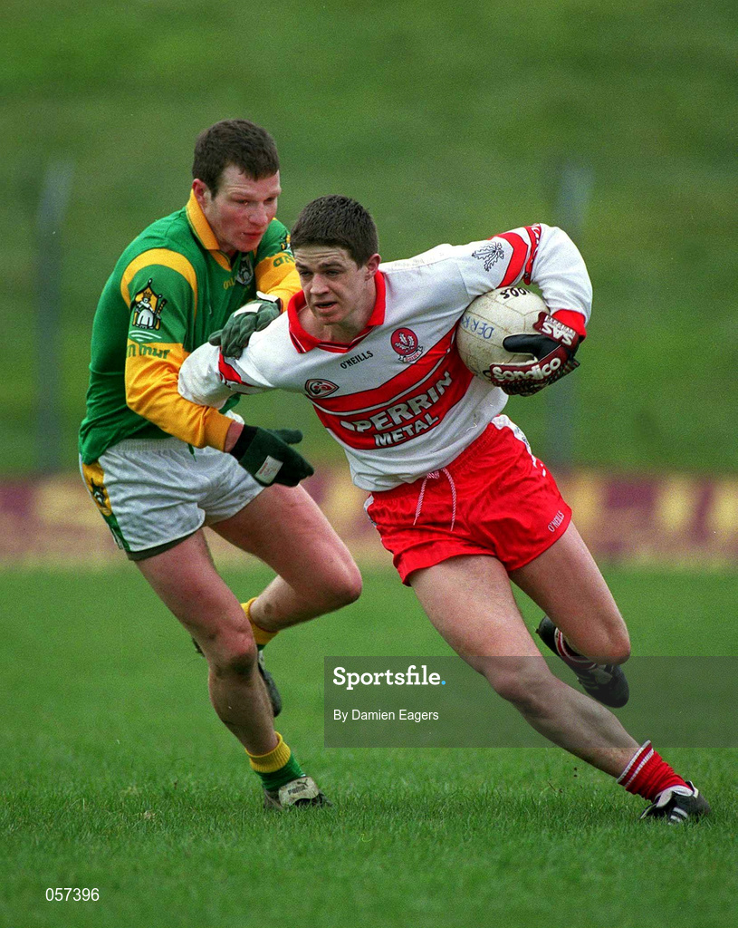 25 February 2001; Paul Carton of Derry in action against Richie Kealy of Meath during the Allianz National Football League Division 1B match between Meath and Derry at Páirc Tailteann in Navan, Meath. Photo by Damien Eagers/Sportsfile