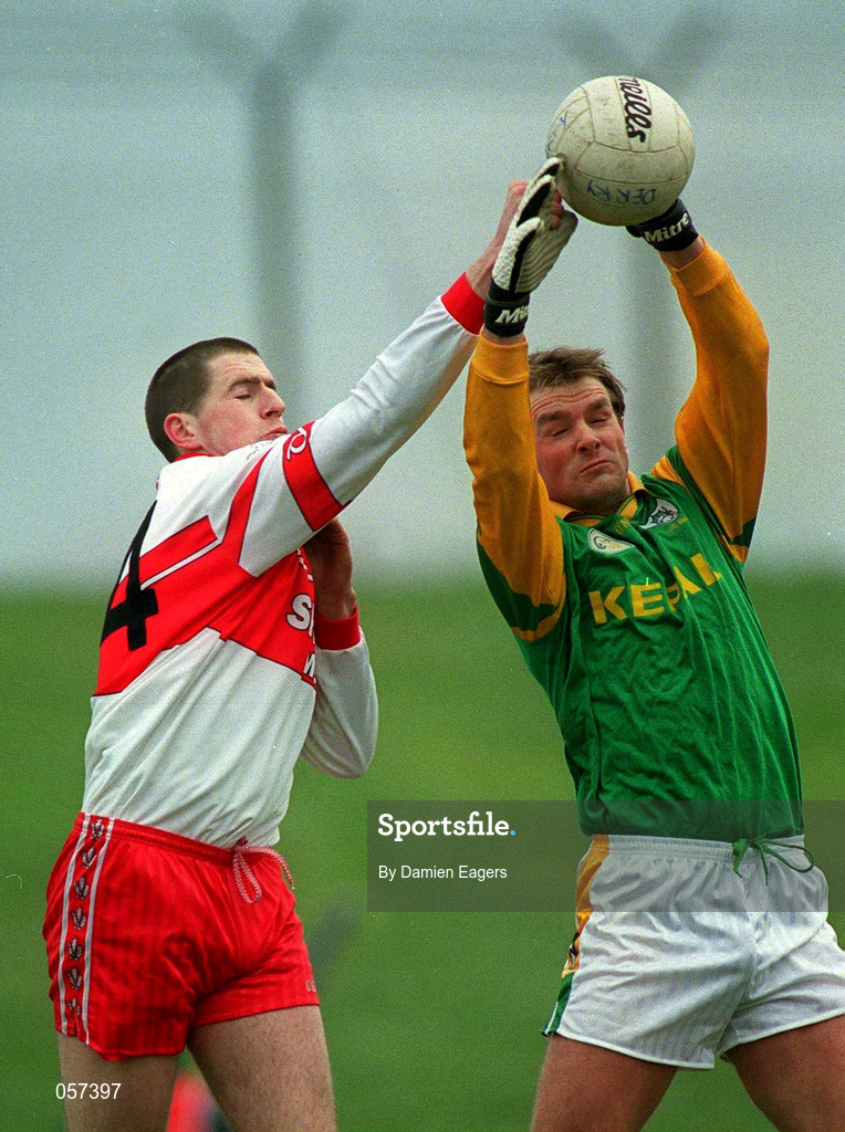 25 February 2001; Darren Fay of Meath in action against Enda Muldoon of Derry during the Allianz National Football League Division 1B match between Meath and Derry at Páirc Tailteann in Navan, Meath. Photo by Damien Eagers/Sportsfile