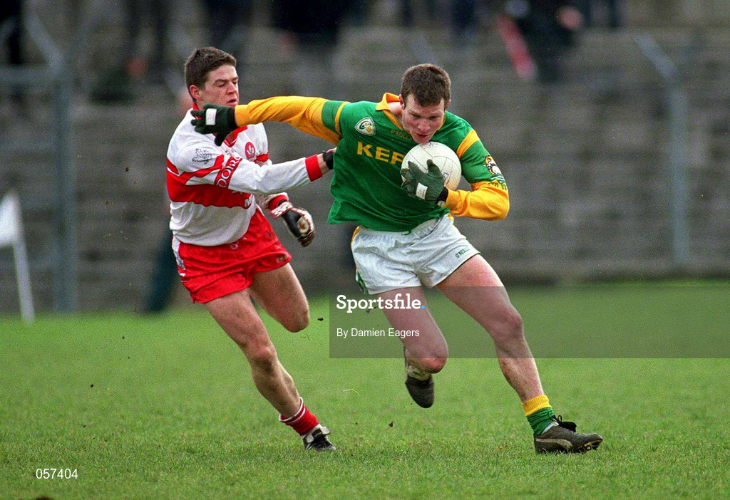25 February 2001; Richie Kealy of Meath in action against Paul Carton of Derry during the Allianz National Football League Division 1B match between Meath and Derry at Páirc Tailteann in Navan, Meath. Photo by Damien Eagers/Sportsfile