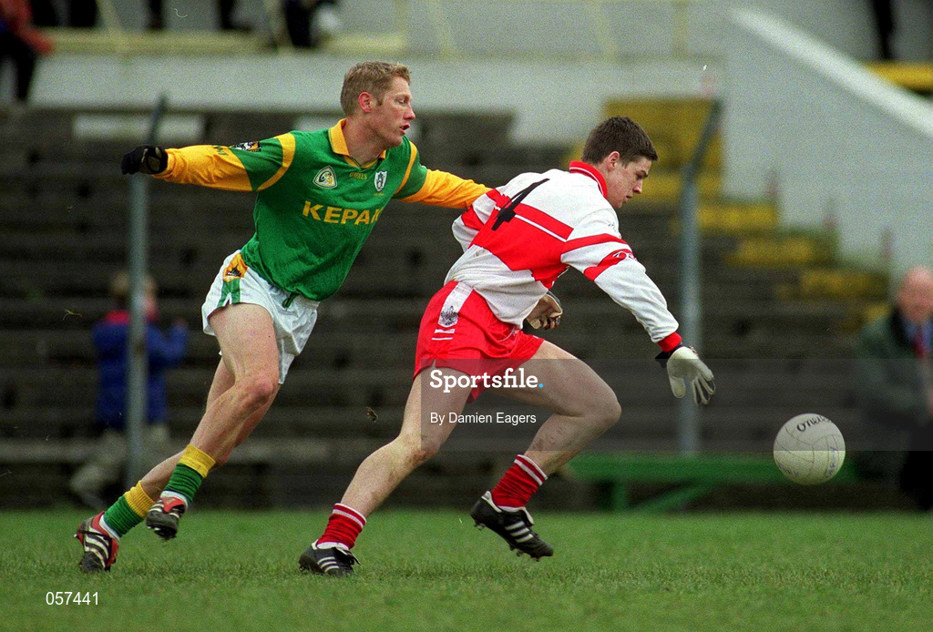 25 February 2001; Paul Carton of Derry in action against Graham Geraghty of Meath during the Allianz National Football League Division 1B match between Meath and Derry at Páirc Tailteann in Navan, Meath. Photo by Damien Eagers/Sportsfile