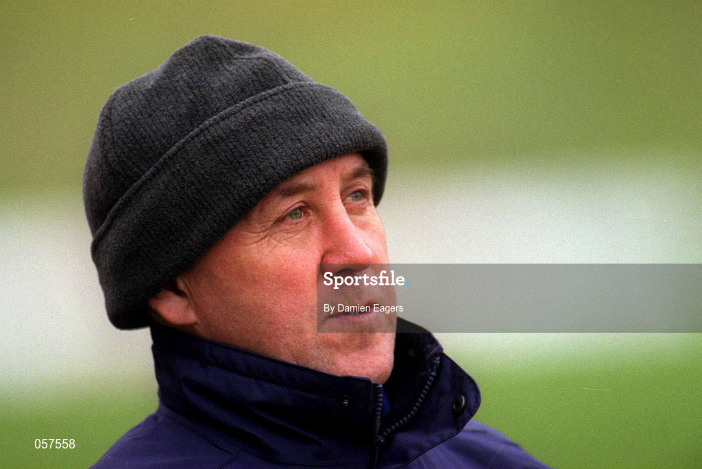 25 February 2001; Derry manager Eamonn Coleman during the Allianz National Football League Division 1B match between Meath and Derry at Páirc Tailteann in Navan, Meath. Photo by Damien Eagers/Sportsfile