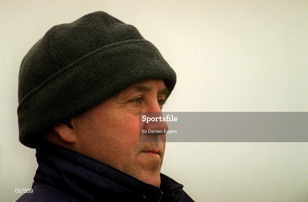 25 February 2001; Derry manager Eamonn Coleman during the Allianz National Football League Division 1B match between Meath and Derry at Páirc Tailteann in Navan, Meath. Photo by Damien Eagers/Sportsfile