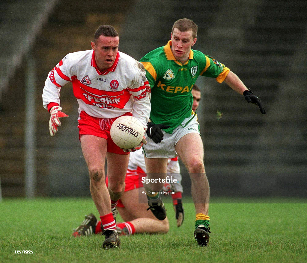 25 February 2001; Derry's Gary Coleman in action against Meath's Niall McKelgue during the Allianz National Football League Division 1B match between Meath and Derry at Páirc Tailteann in Navan, Meath. Photo by Damien Eagers/Sportsfile