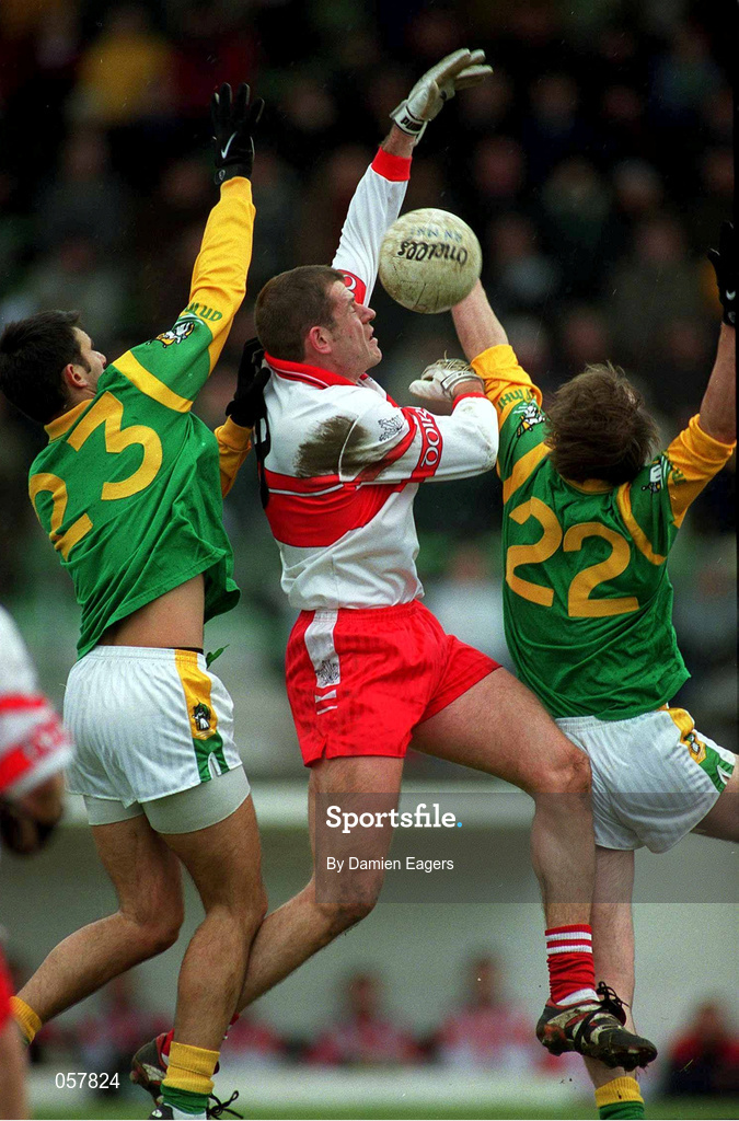 25 February 2001; Anthony Tohill of Derry under pressure from Nigel Nestor, left, and Dermot Kealy of Meath during the Allianz National Football League Division 1B match between Meath and Derry at Páirc Tailteann in Navan, Meath. Photo by Damien Eagers/Sportsfile