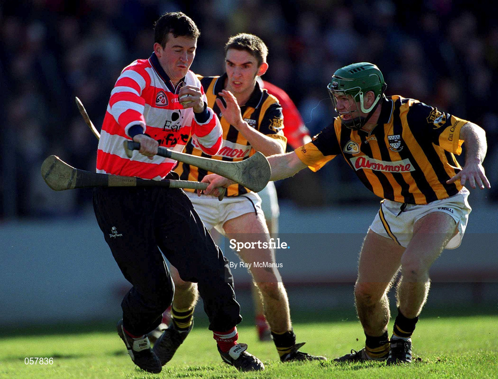 24 February 2001; Cork goalkeeper Dónal Óg Cusack in action against JP Corcoran and Jimmy Coogan of Kilkenny during the Allianz National Hurling League Division 1B match between Cork and Kilkenny at Páirc Uí Chaoimh in Cork. Photo by Ray McManus/Sportsfile