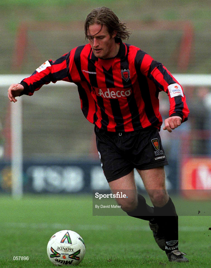 25 February 2001; Simon Webb of Bohemians during the Eircom League Premier Division match between Bohemians and Cork City at Dalymount Park in Dublin. Photo by David Maher/Sportsfile