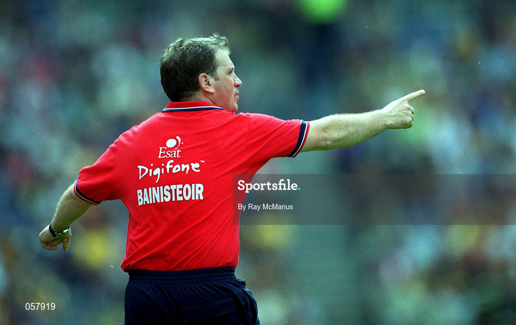 10 September 2000; Cork manager John Considine during the All-Ireland Minor Hurling Championship Final between Cork and Galway at Croke Park in Dublin. Photo by Ray McManus/Sportsfile