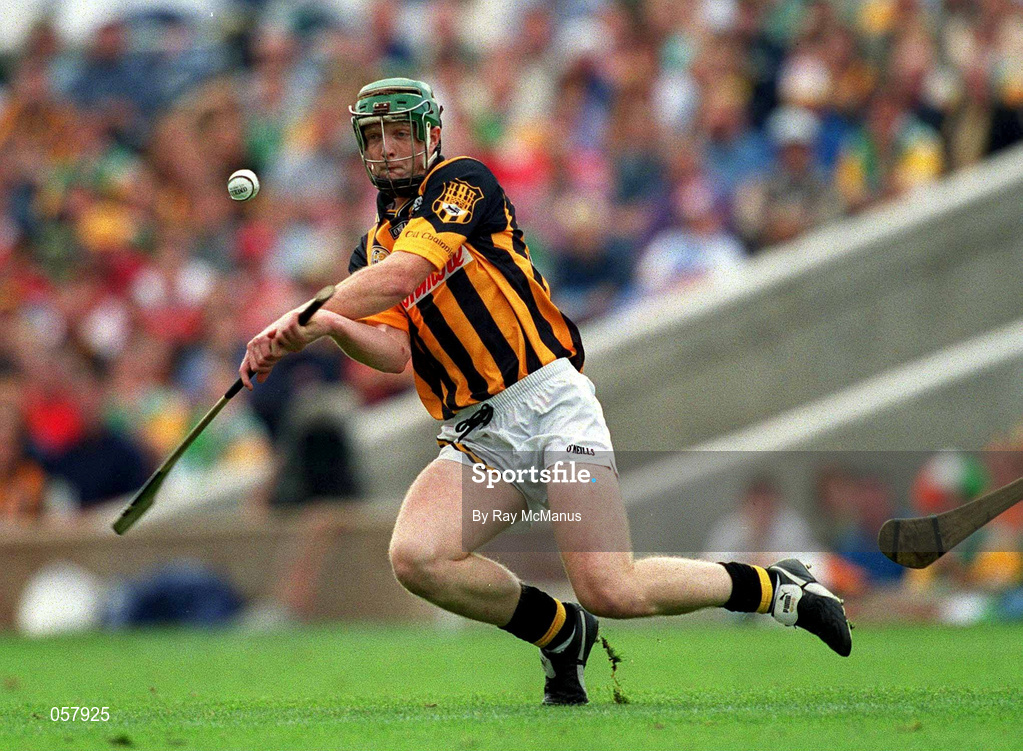 10 September 2000; Henry Shefflin of Kilkenny during the Guinness All-Ireland Senior Hurling Championship Final between Kilkenny and Offaly at Croke Park in Dublin. Photo by Ray McManus/Sportsfile