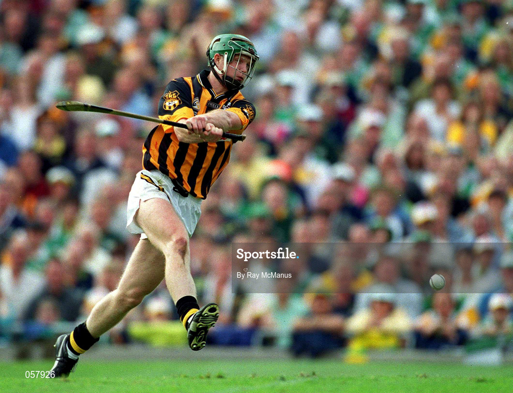 10 September 2000; Kilkenny's Henry Shefflin scores his side's third goal during the Guinness All-Ireland Senior Hurling Championship Final between Kilkenny and Offaly at Croke Park in Dublin. Photo by Ray McManus/Sportsfile