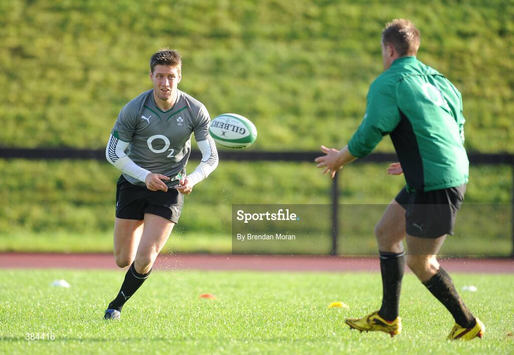 4 November 2009; Out-half Ronan O'Gara passes to team-mate Luke Fitzgerald during Ireland rugby squad training. University of Limerick, Limerick. Picture credit: Brendan Moran / SPORTSFILE