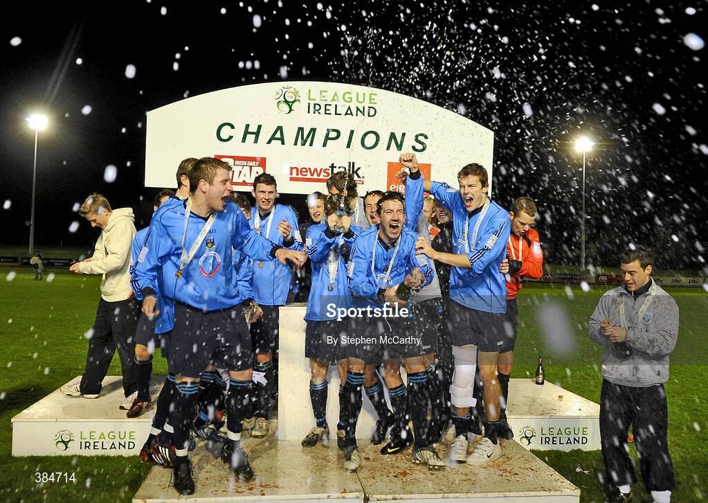 7 November 2009; UCD players celebrate winning the League of Ireland First Division. League of Ireland First Division, UCD v Waterford United, Belfield Bowl, Dublin. Picture credit: Stephen McCarthy / SPORTSFILE