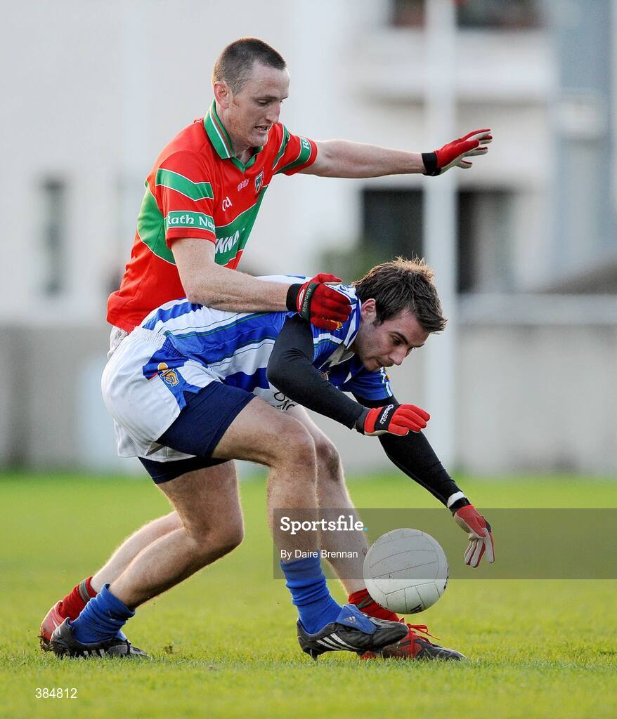 8 November 2009; Shane Durkin, Ballyboden St. Enda's, in action against Richard Dignam, Rathnew. AIB GAA Football Leinster Senior Club Championship Quarter-Fianl, Ballyboden St. Enda's v Rathnew, Parnell Park, Dublin. Picture credit: Dàire Brennan / SPORTSFILE