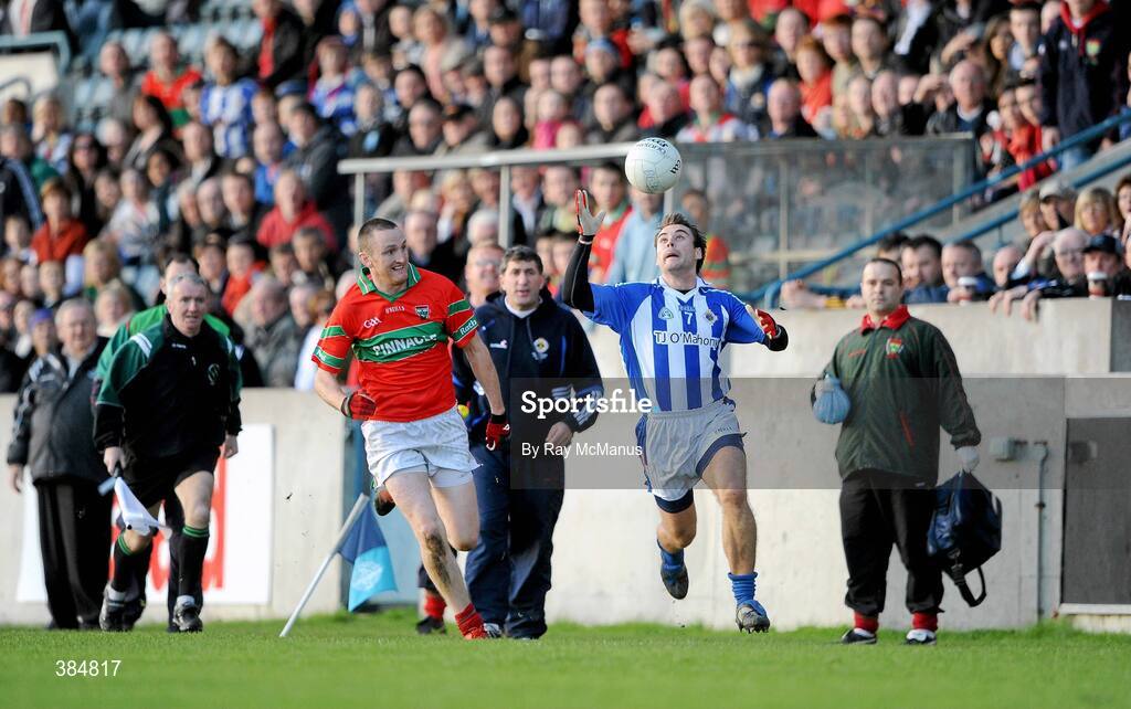 8 November 2009; Shane Durkin, Ballyboden St. Enda's, in action against Richard Duignam, Rathnew. AIB GAA Football Leinster Senior Club Championship Quarter-Final, Ballyboden St. Enda's v Rathnew, Parnell Park, Dublin. Picture credit: Ray McManus / SPORTSFILE