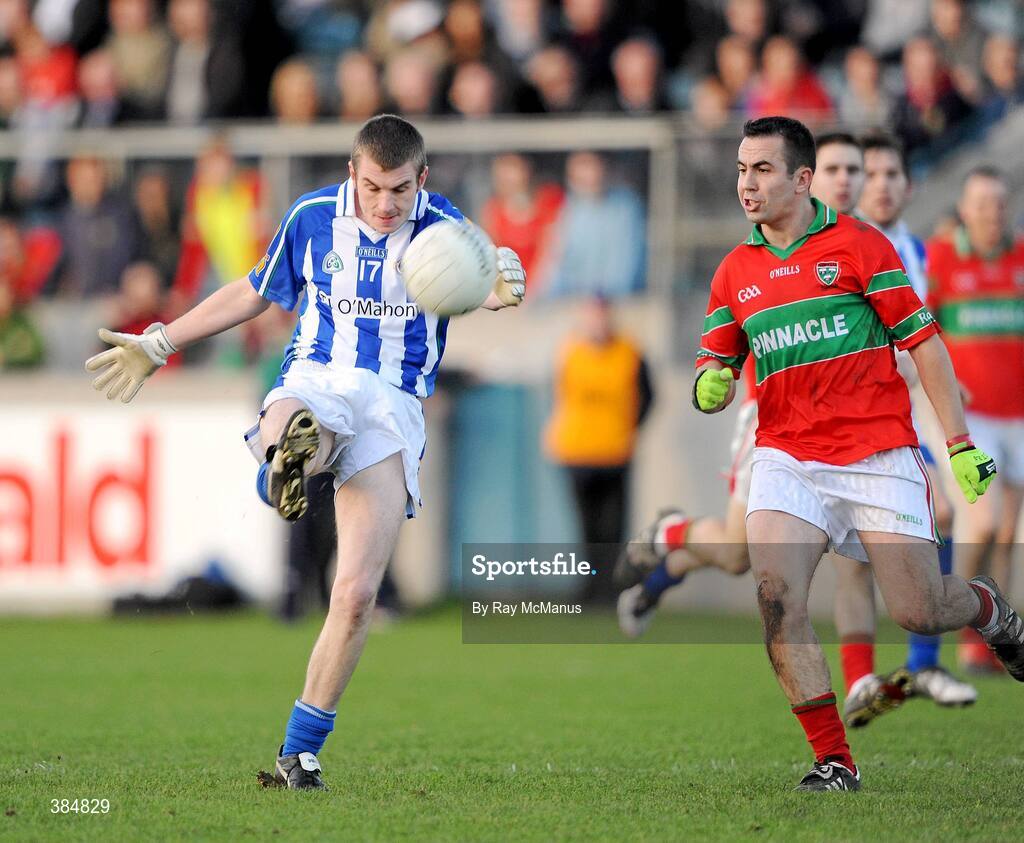 8 November 2009; Paul Galvin, Ballyboden St. Enda's, in action against Barry Mernagh, Rathnew. AIB GAA Football Leinster Senior Club Championship Quarter-Final, Ballyboden St. Enda's v Rathnew, Parnell Park, Dublin. Picture credit: Ray McManus / SPORTSFILE