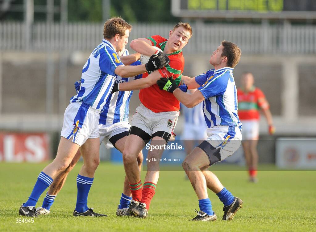 8 November 2009; James Stafford, Rathnew, in action against Declan O'Mahony, hidden, Cormac Smyth, and Conal Keaney, right, Ballyboden St. Enda's. AIB GAA Football Leinster Senior Club Championship Quarter-Fianl, Ballyboden St. Enda's v Rathnew, Parnell Park, Dublin. Picture credit: Dàire Brennan / SPORTSFILE