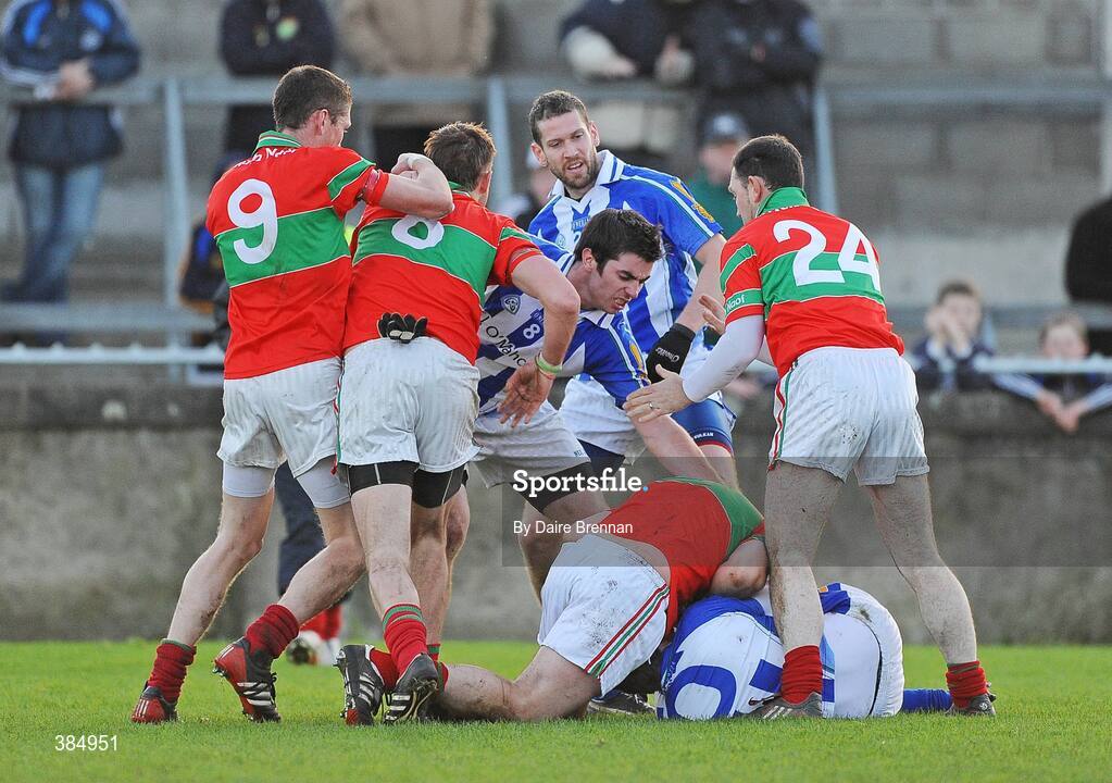 8 November 2009; Ballyboden St. Enda's and Rathnew players involved in a scuffle near the end of the game. AIB GAA Football Leinster Senior Club Championship Quarter-Fianl, Ballyboden St. Enda's v Rathnew, Parnell Park, Dublin. Picture credit: Dàire Brennan / SPORTSFILE