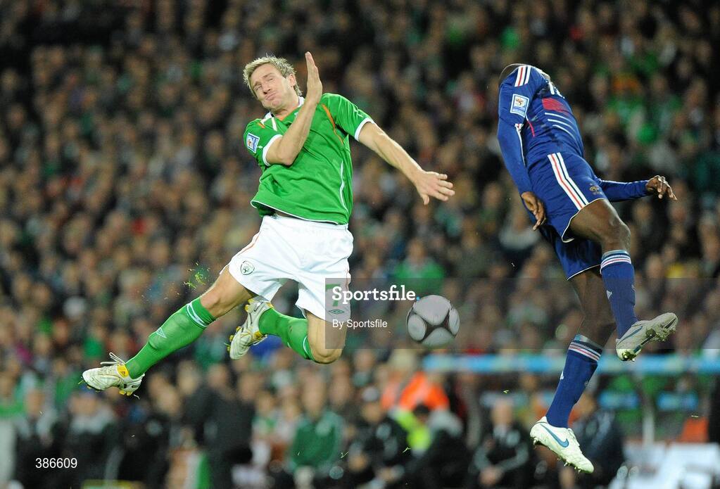 14 November 2009; Liam Lawrence, Republic of Ireland, in action against Alou Diarra, France. FIFA 2010 World Cup Qualifying Play-off 1st Leg, Republic of Ireland v France, Croke Park, Dublin. Photo by Sportsfile