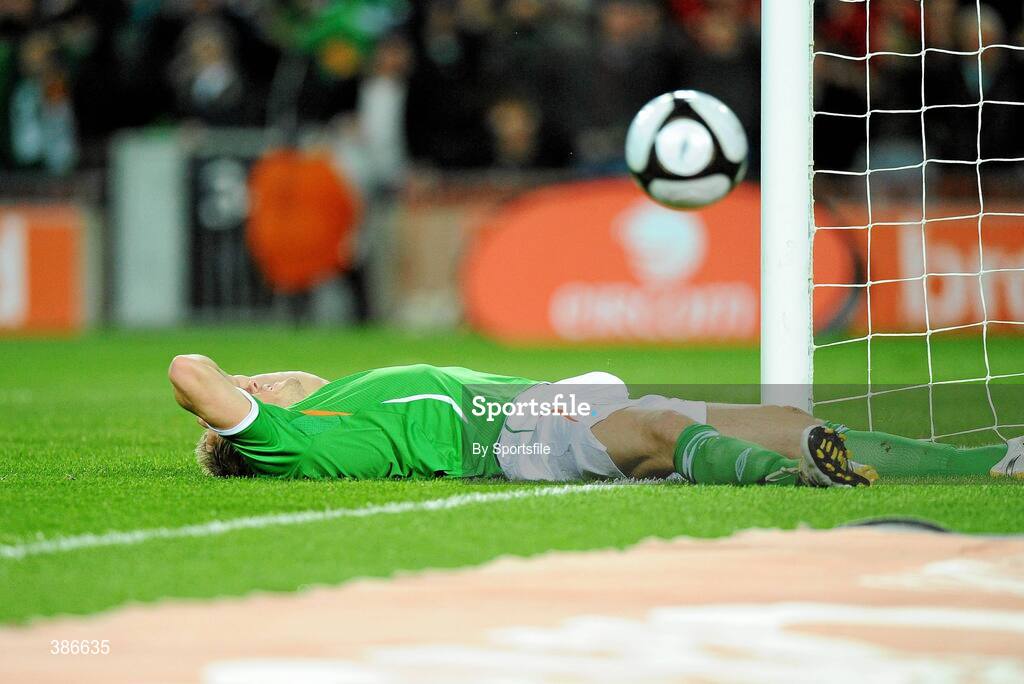 14 November 2009; Liam Lawrence, Republic of Ireland, reacts after missing an opportunity. FIFA 2010 World Cup Qualifying Play-off 1st Leg, Republic of Ireland v France, Croke Park, Dublin. Photo by Sportsfile