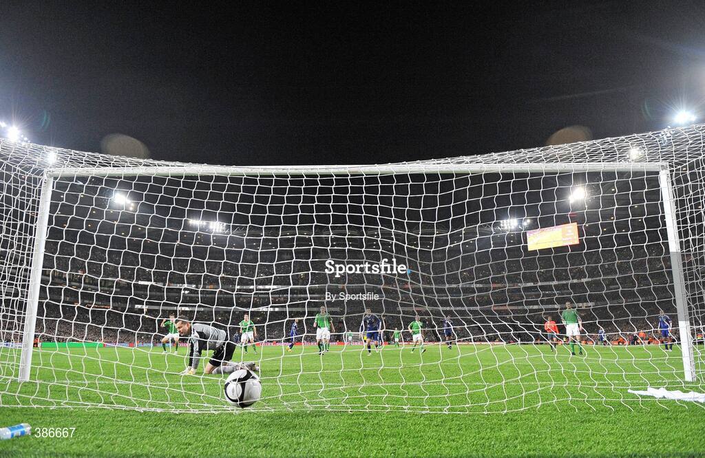 14 November 2009; Shay Given, Republic of Ireland, looks on as France's goal goes past him. FIFA 2010 World Cup Qualifying Play-off 1st Leg, Republic of Ireland v France, Croke Park, Dublin. Photo by Sportsfile