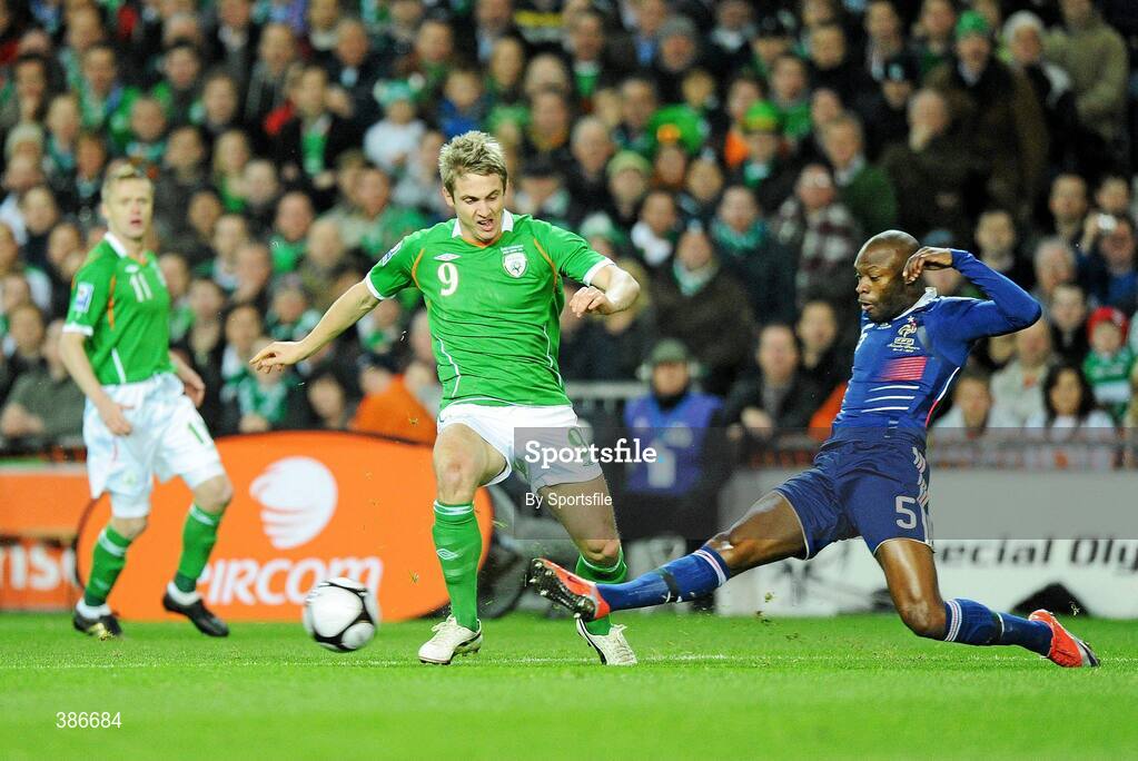 14 November 2009; Kevin Doyle, Republic of Ireland, in action against William Gallas, France. FIFA 2010 World Cup Qualifying Play-off 1st Leg, Republic of Ireland v France, Croke Park, Dublin. Photo by Sportsfile