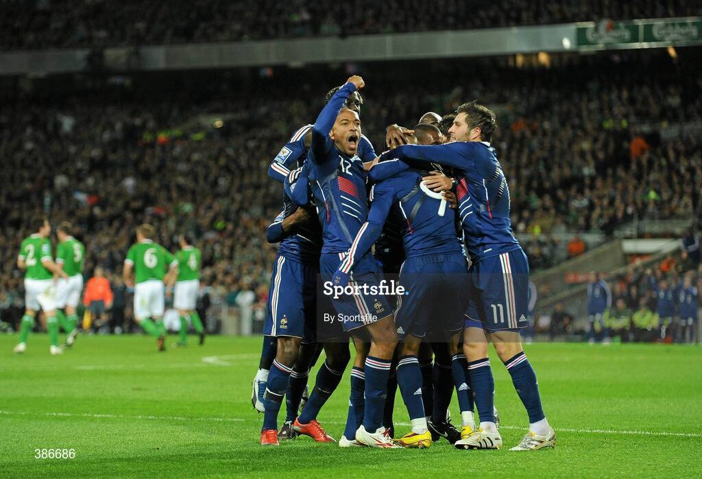14 November 2009; Nicolas Anelka, France, celebrates with team-mates after scoring his side's first goal. FIFA 2010 World Cup Qualifying Play-off 1st Leg, Republic of Ireland v France, Croke Park, Dublin. Photo by Sportsfile