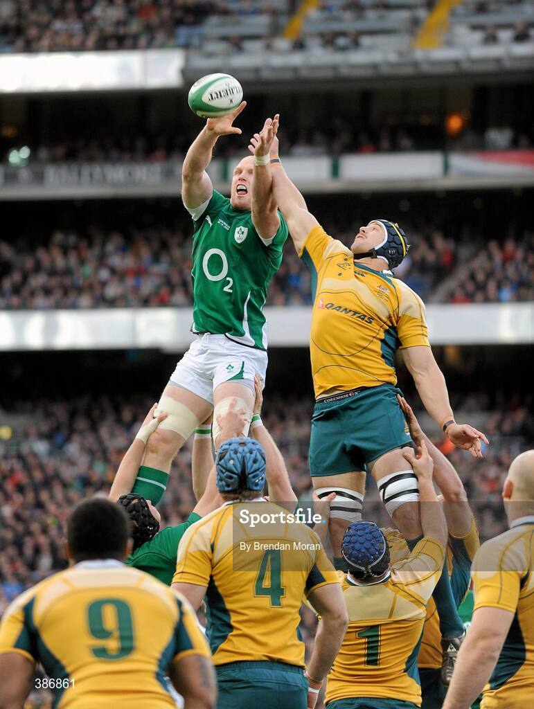 15 November 2009; Paul O'Connell, Ireland, wins possession in the lineout from Mark Chisholm, Australia. Autumn International Guinness Series 2009, Ireland v Australia, Croke Park, Dublin. Picture credit: Brendan Moran / SPORTSFILE