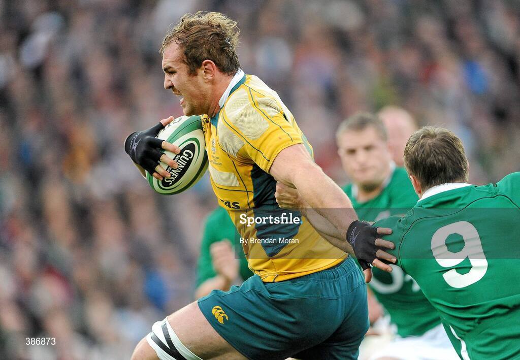15 November 2009; Rocky Elsom, Australia, breaks clear of Tomas O'Leary, Ireland. Autumn International Guinness Series 2009, Ireland v Australia, Croke Park, Dublin. Picture credit: Brendan Moran / SPORTSFILE