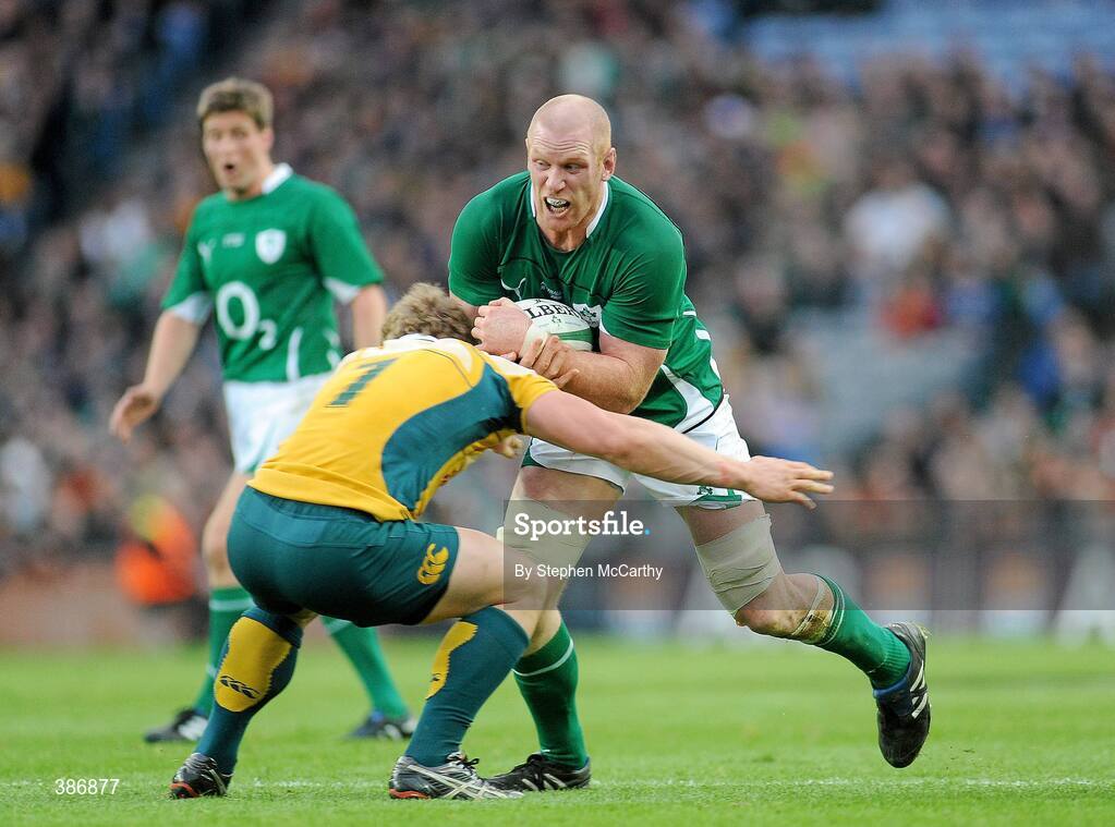 15 November 2009; Paul O’Connell, Ireland, is tackled by Benn Robinson, Australia. Autumn International Guinness Series 2009, Ireland v Australia, Croke Park, Dublin. Picture credit: Stephen McCarthy / SPORTSFILE