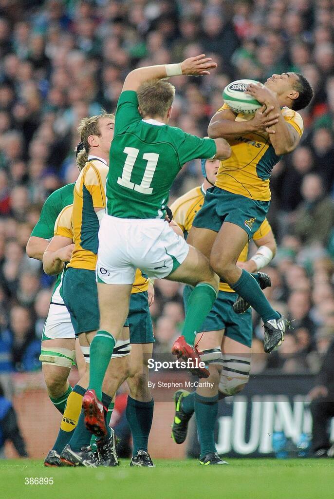 15 November 2009; Will Genia, Australia wins possession ahead of Luke Fitzgerald, Ireland. Autumn International Guinness Series 2009, Ireland v Australia, Croke Park, Dublin. Picture credit: Stephen McCarthy / SPORTSFILE
