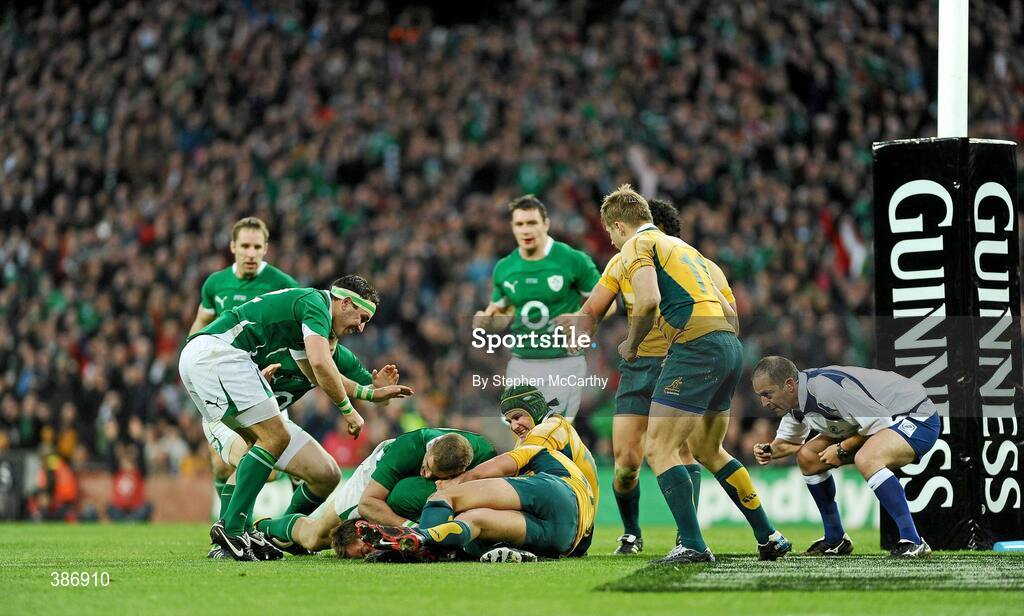 15 November 2009; Tommy Bowe, Ireland, goes over to score his side's first try. Autumn International Guinness Series 2009, Ireland v Australia, Croke Park, Dublin. Picture credit: Stephen McCarthy / SPORTSFILE