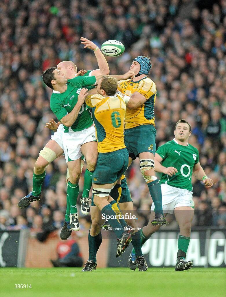 15 November 2009; Rob Kearney and Paul O'Connell, Ireland, in action against Rocky Elsom, left, and James Horwill, right, Australia. Autumn International Guinness Series 2009, Ireland v Australia, Croke Park, Dublin. Picture credit: Stephen McCarthy / SPORTSFILE