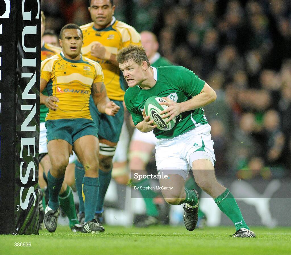 15 November 2009; Brian O'Driscoll, Ireland, goes over for his side's second try. Autumn International Guinness Series 2009, Ireland v Australia, Croke Park, Dublin. Picture credit: Stephen McCarthy / SPORTSFILE