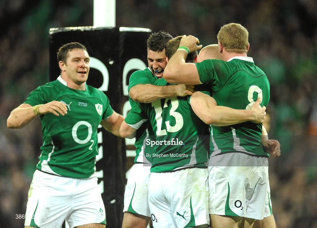 15 November 2009; Brian O'Driscoll, Ireland, 13, celebrates with team-mates, from left, David Wallace, Rob Kearney, Keith Earls and Jamie Heaslip after scoring his side's second try. Autumn International Guinness Series 2009, Ireland v Australia, Croke Park, Dublin. Picture credit: Stephen McCarthy / SPORTSFILE
