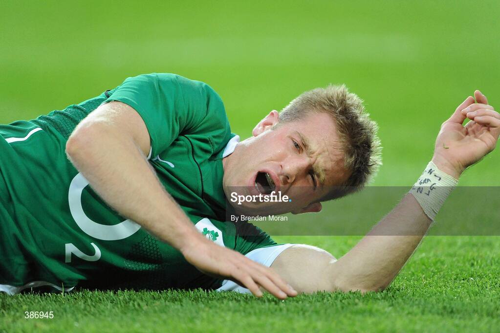 15 November 2009; Ireland's Luke Fitzgerald in distress before leaving the pitch with a knee injury. Autumn International Guinness Series 2009, Ireland v Australia, Croke Park, Dublin. Picture credit: Brendan Moran / SPORTSFILE