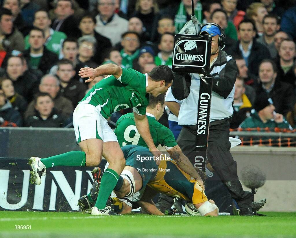 15 November 2009; Australia's Rocky Elson is pushed into touch by Ireland's Tomas O'Leary preventing a try. Autumn International Guinness Series 2009, Ireland v Australia, Croke Park, Dublin. Picture credit: Brendan Moran / SPORTSFILE