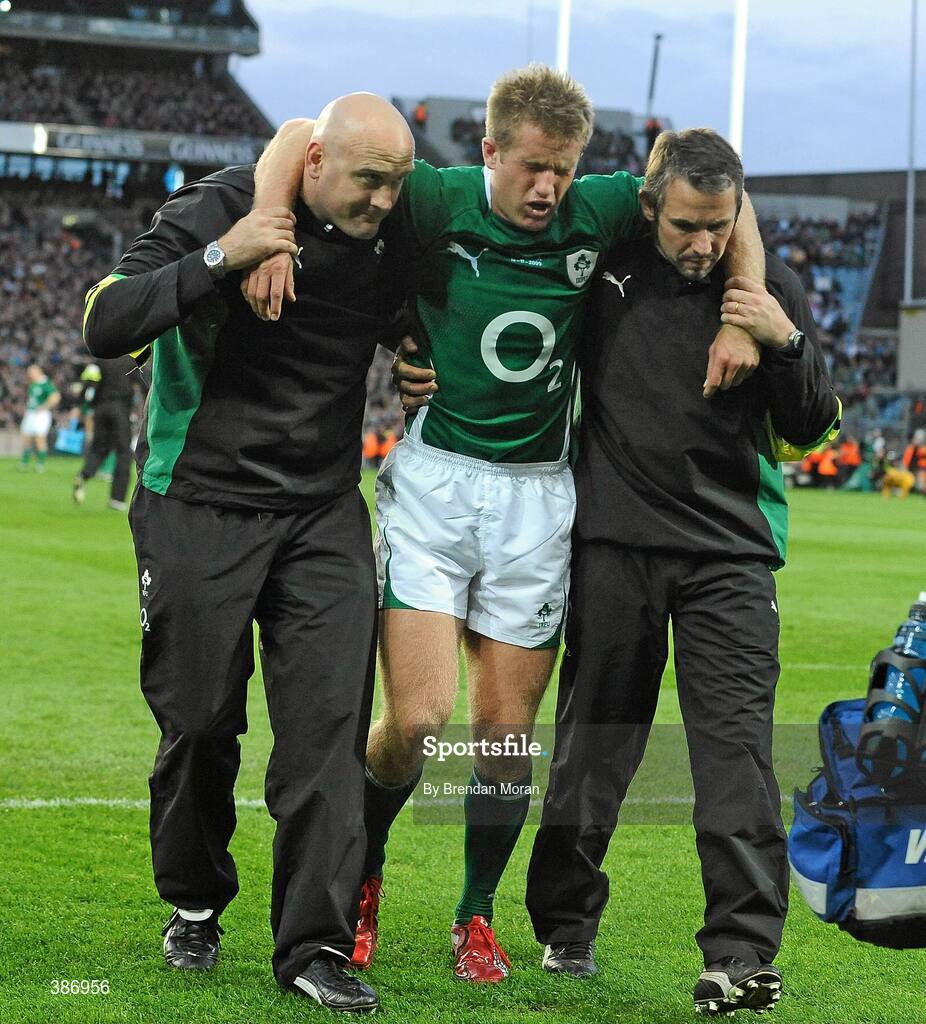 15 November 2009; Ireland's Luke Fitzgerald leaves the pitch with a suspected knee injury. Autumn International Guinness Series 2009, Ireland v Australia, Croke Park, Dublin. Picture credit: Brendan Moran / SPORTSFILE