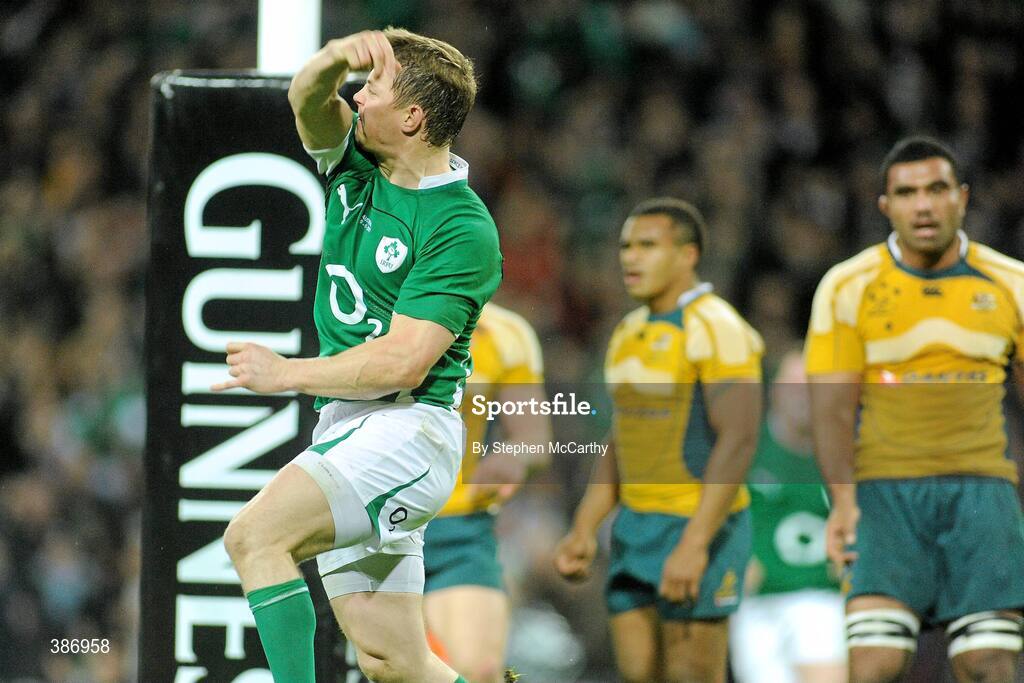 15 November 2009; Brian O'Driscoll, Ireland, celebrates after scoring his side's second try. Autumn International Guinness Series 2009, Ireland v Australia, Croke Park, Dublin. Picture credit: Stephen McCarthy / SPORTSFILE