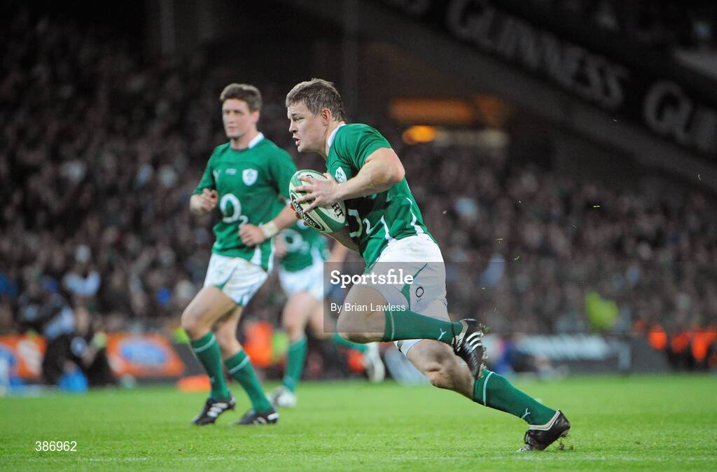 15 November 2009; Brian O'Driscoll, Ireland, goes over for his side's second try. Autumn International Guinness Series 2009, Ireland v Australia, Croke Park, Dublin. Picture credit: Brian Lawless / SPORTSFILE