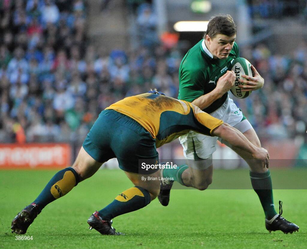15 November 2009; Brian O'Driscoll, Ireland, in action against Benn Robinson, Australia. Autumn International Guinness Series 2009, Ireland v Australia, Croke Park, Dublin. Picture credit: Brian Lawless / SPORTSFILE