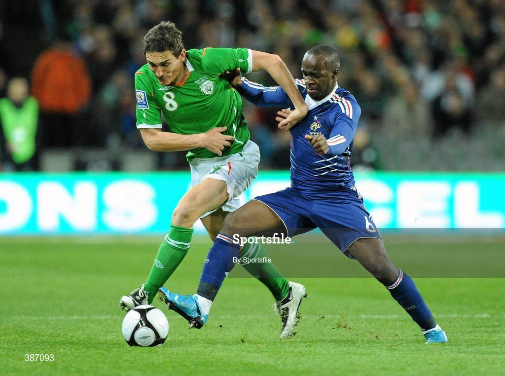 14 November 2009; Keith Andrews, Republic of Ireland, in action against Lassana Diarra, France. FIFA 2010 World Cup Qualifying Play-off 1st Leg, Republic of Ireland v France, Croke Park, Dublin. Photo by Sportsfile