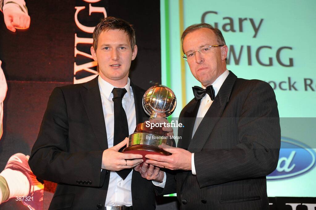 15 November 2009; Gary Twigg of Shamrock Rovers is presented with the PFAI Ford Premier Division Player of the Year 2009 by Eddie Murphy, Managing Director, Ford Ireland. PFAI Ford Awards 2009, The Burlington Hotel, Dublin. Picture credit: Brendan Moran / SPORTSFILE