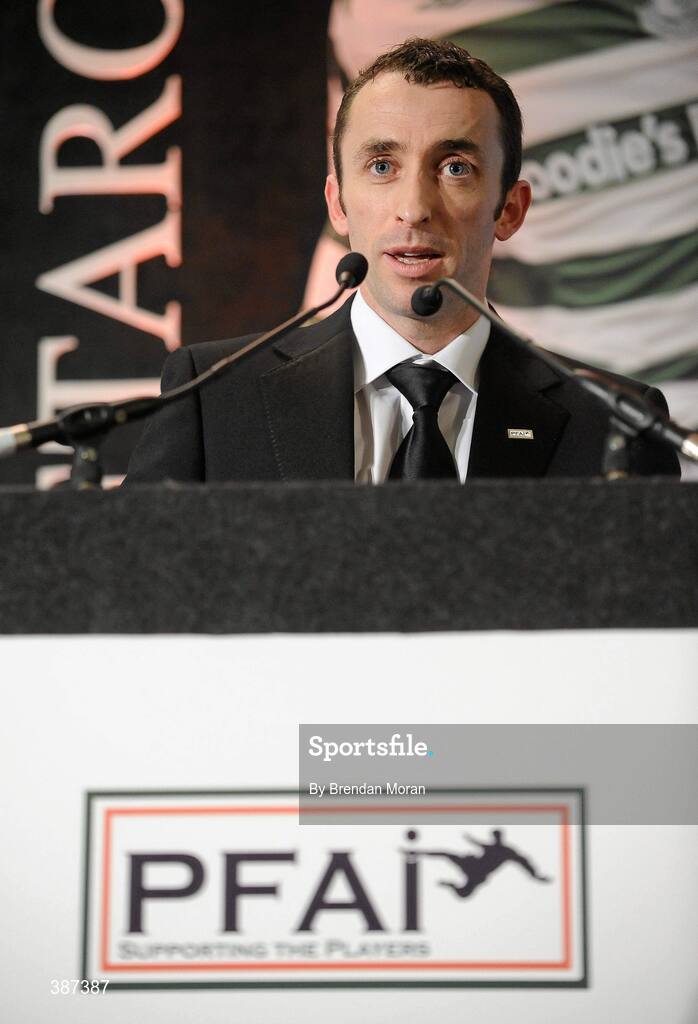 15 November 2009; Ollie Cahill, Professional Footballers Association of Ireland, speaking at the awards. PFAI Ford Awards 2009, The Burlington Hotel, Dublin. Picture credit: Brendan Moran / SPORTSFILE