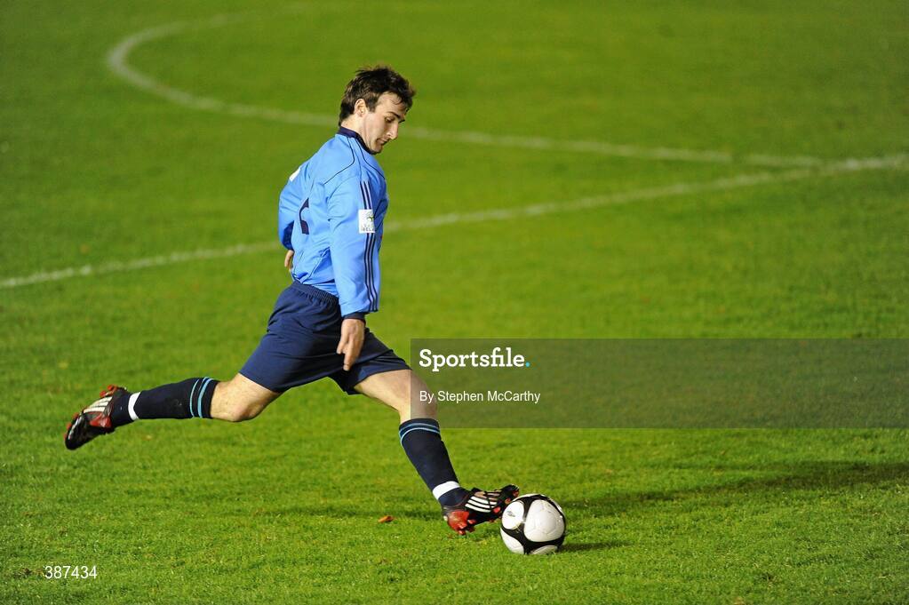 7 November 2009; Sean Harding, UCD. League of Ireland First Division, UCD v Waterford United, Belfield Bowl, Dublin. Picture credit: Stephen McCarthy / SPORTSFILE