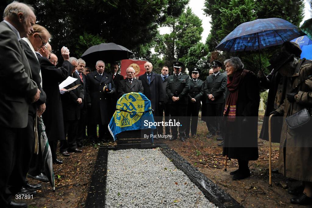 18 November 2009; Uachtarán CLG Gael Criostóir Ó Cuana and Paraic Duffy, Ard Stiurthoir of the GAA, at the Unveiling of the Headstone to Thomas St. George McCarthy. Deansgrange Cemetery, Dublin. Picture credit: Pat Murphy / SPORTSFILE