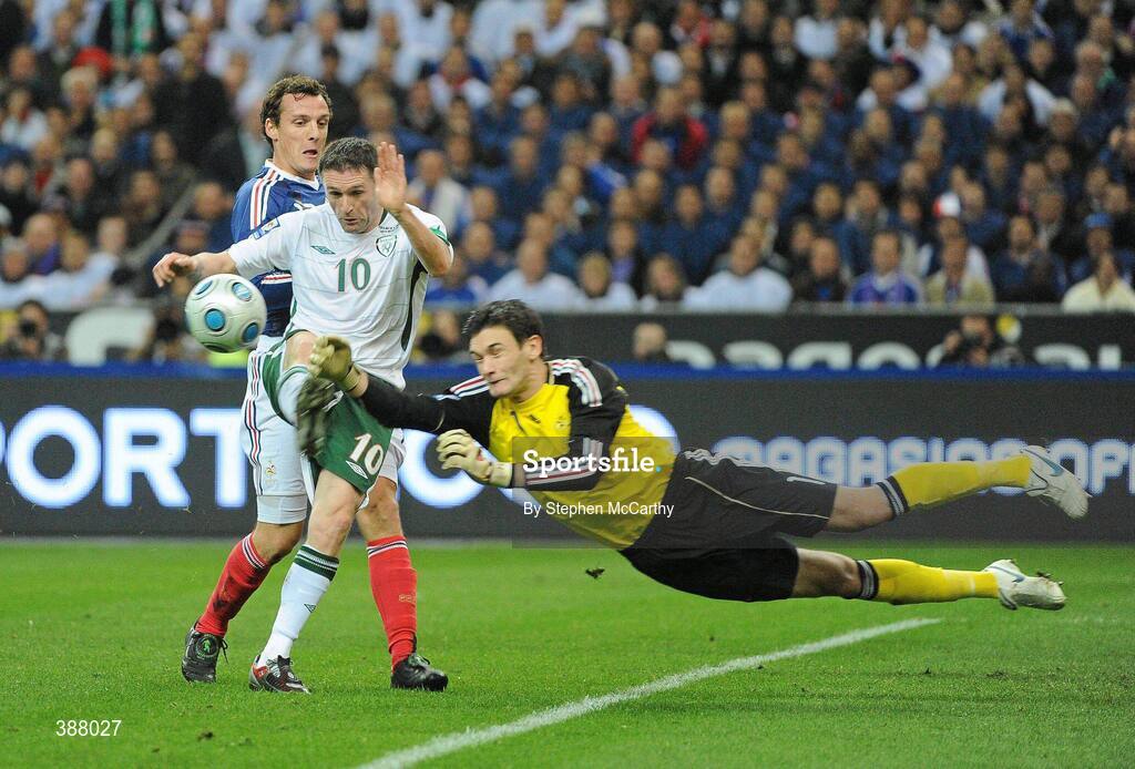 18 November 2009; France goalkeeper Hugo Lloris saves at the feet of Republic of Ireland's Robbie Keane. FIFA 2010 World Cup Qualifying Play-off 2nd Leg, Republic of Ireland v France, Stade de France, Saint-Denis, Paris, France. Picture credit: Stephen McCarthy / SPORTSFILE