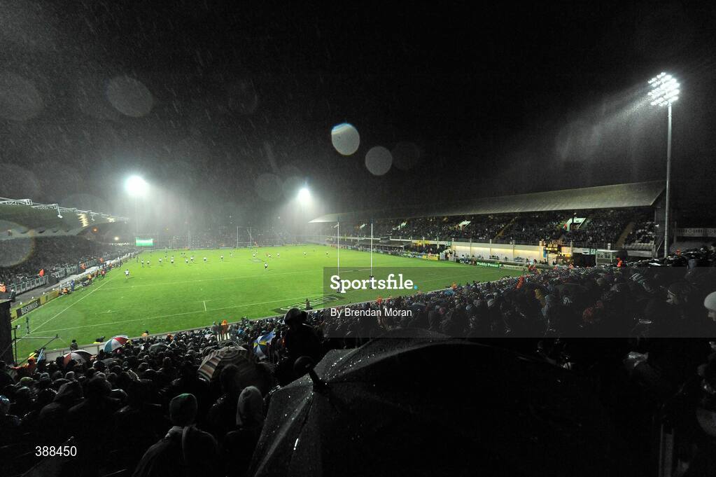 21 November 2009; The first Rugby International kicks off at the RDS. Autumn International Guinness Series 2009, Ireland v Fiji, Royal Dublin Society, Ballsbridge, Dublin. Picture credit: Brendan Moran / SPORTSFILE